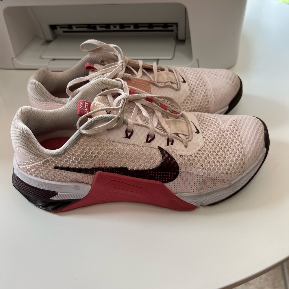 Pink nike metcon